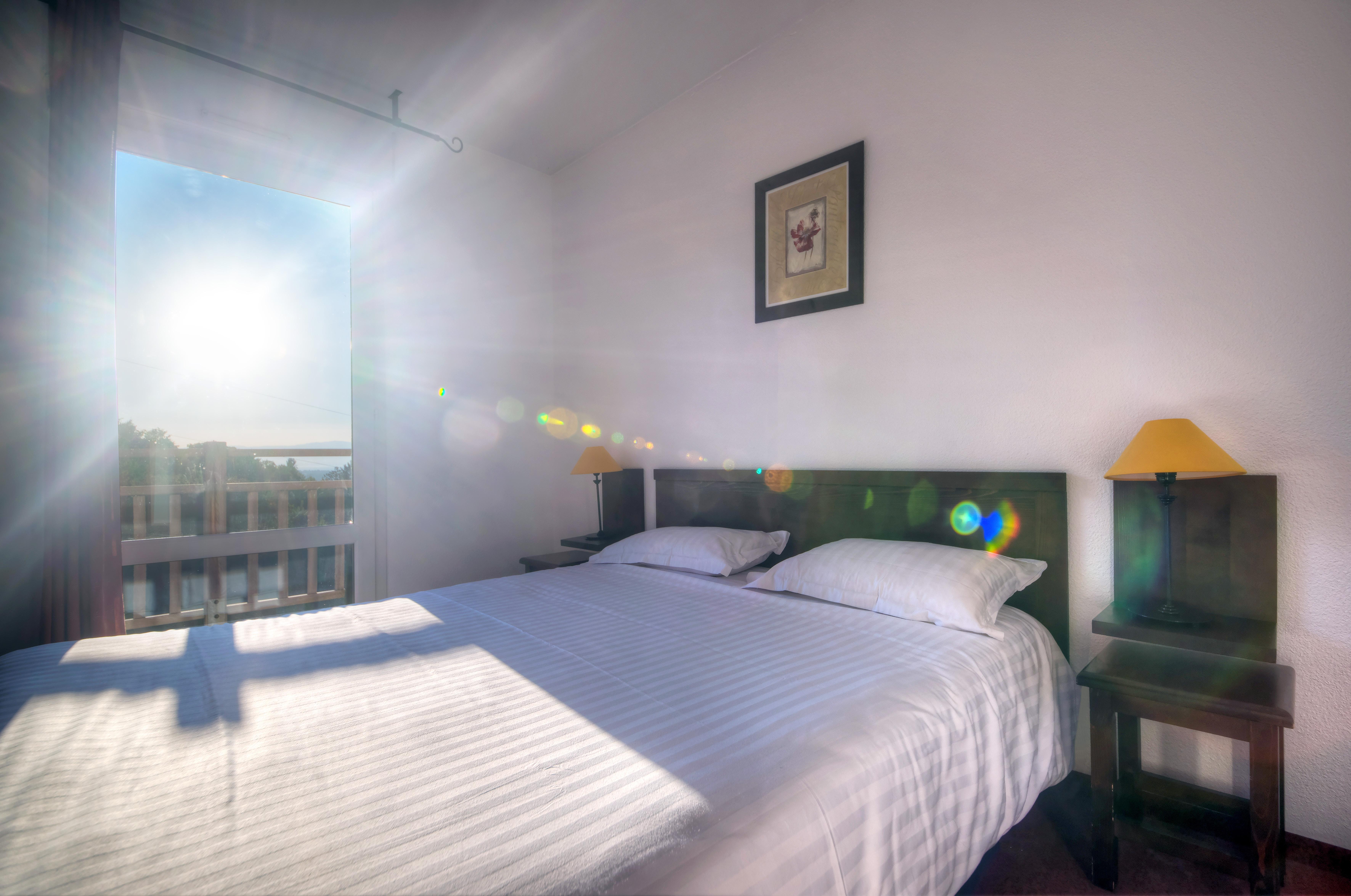 เซนิตุด โฮเทล แอนด์ เรสซิเดนซ์ เล แตราส ดู ลัก Hotel เอวิยงเลบานส์ ภายนอก รูปภาพ
